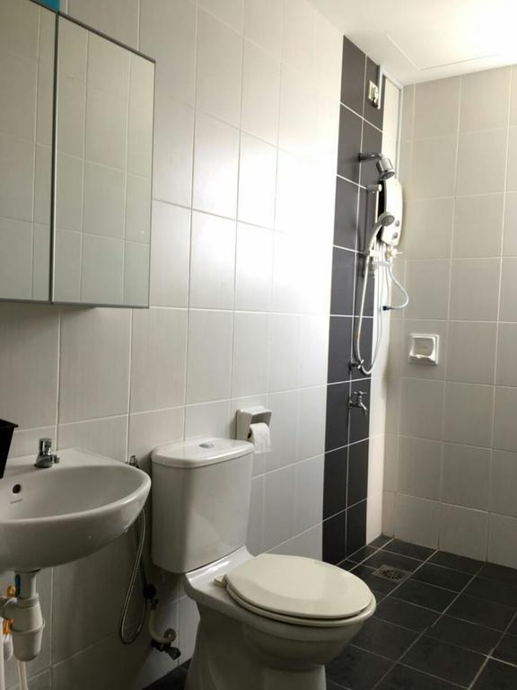 Sandakan Spacious And Comfortable Pool View Condo ภายนอก รูปภาพ